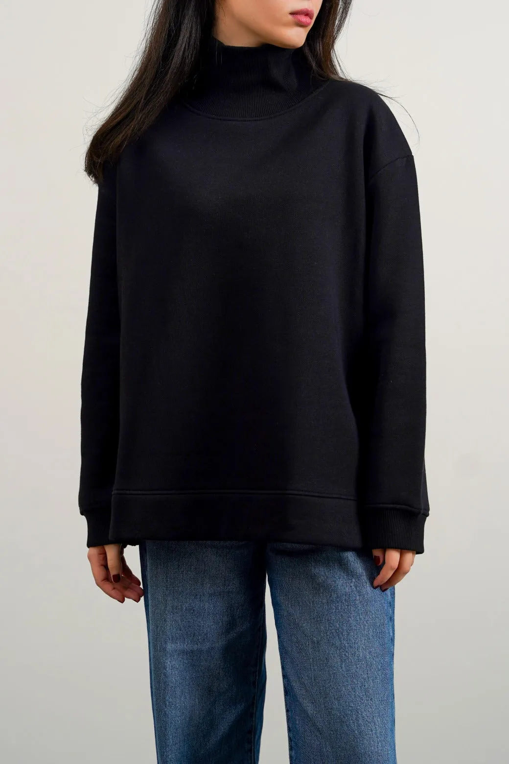 CLASSIC TURTLE NECK SWEATSHIRT