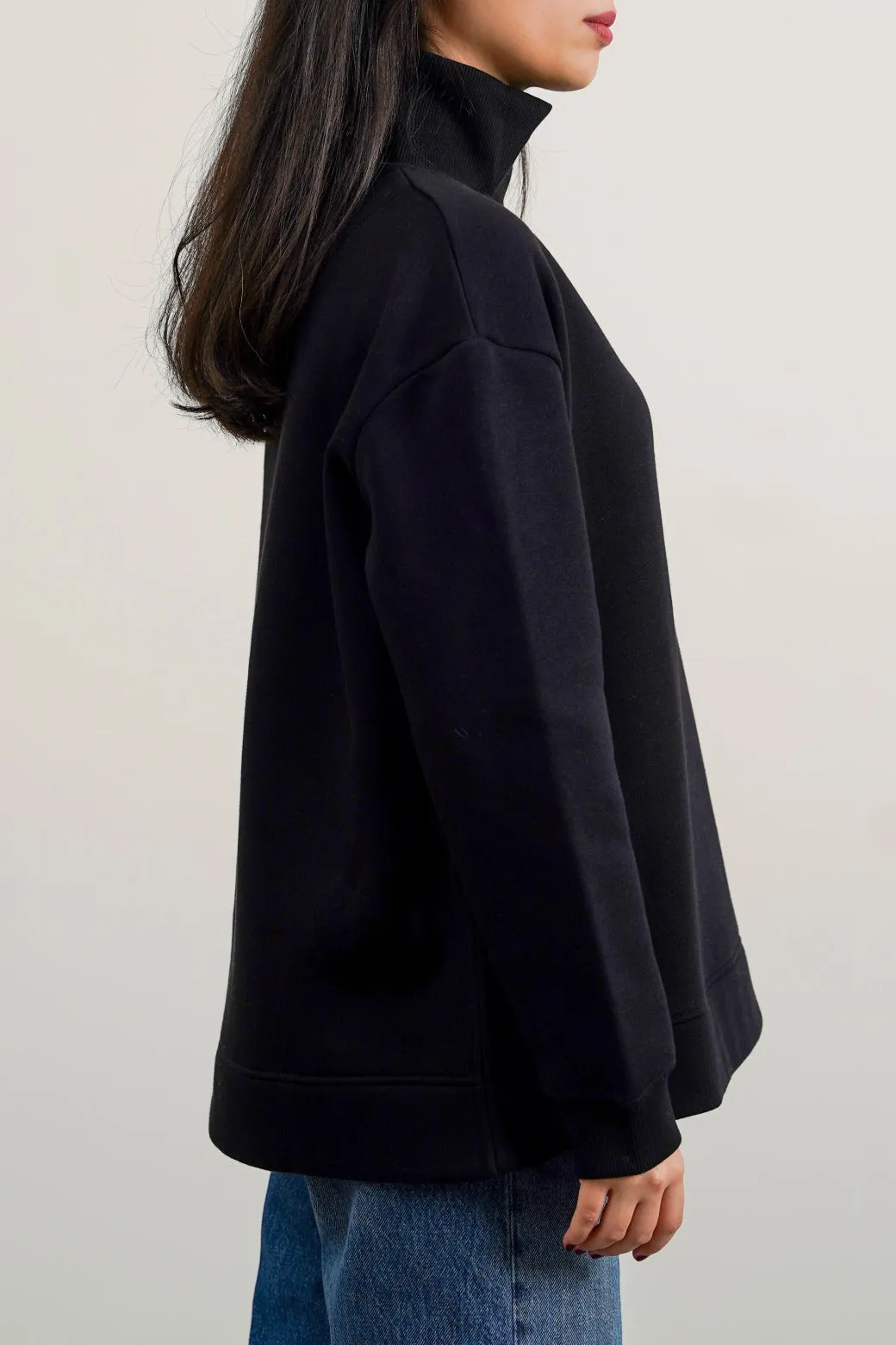CLASSIC TURTLE NECK SWEATSHIRT